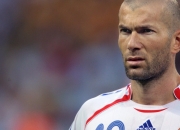 开云官方app入口-欧战风云，波兰铁骑收割曼联，斯通斯连续得分拉开战术维度差距