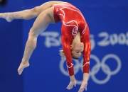 开云APP-跨越时空的逆转，从德罗赞欧冠接管到湖人翻盘热火的竞技哲学