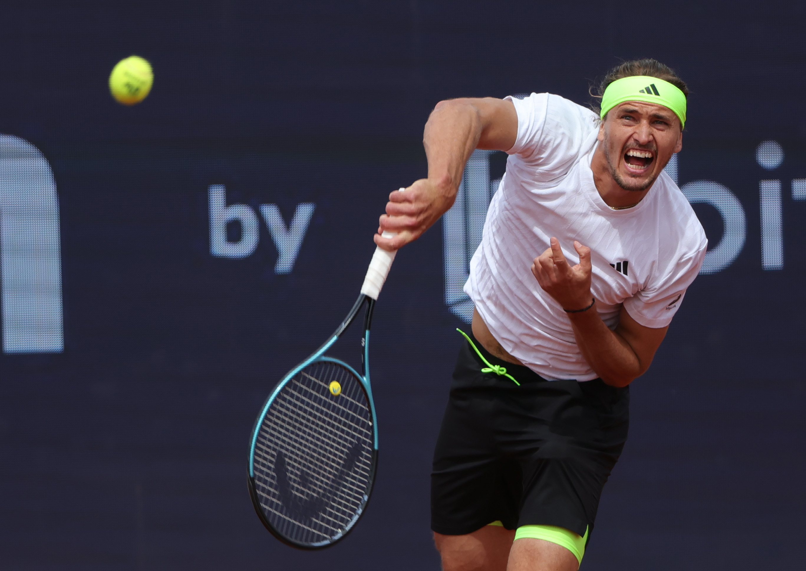 日本网球队完胜英国网球队,兹维列夫统治全场的简单介绍 日本网球队完胜英国网球队,兹维列夫统治全场的简单介绍