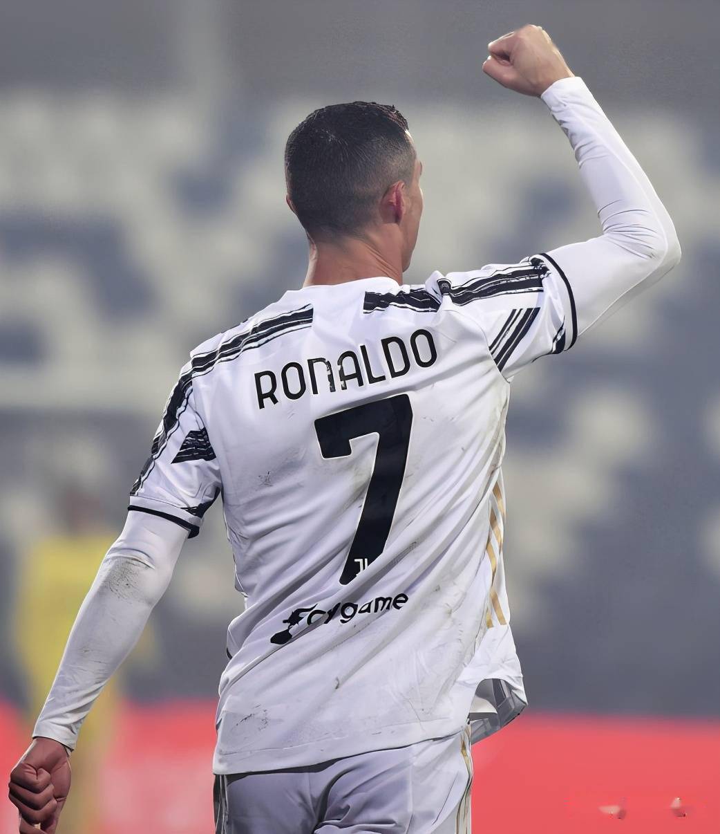 那不勒斯横扫塞维利亚，阿尔瓦雷斯爆发神勇的简单介绍