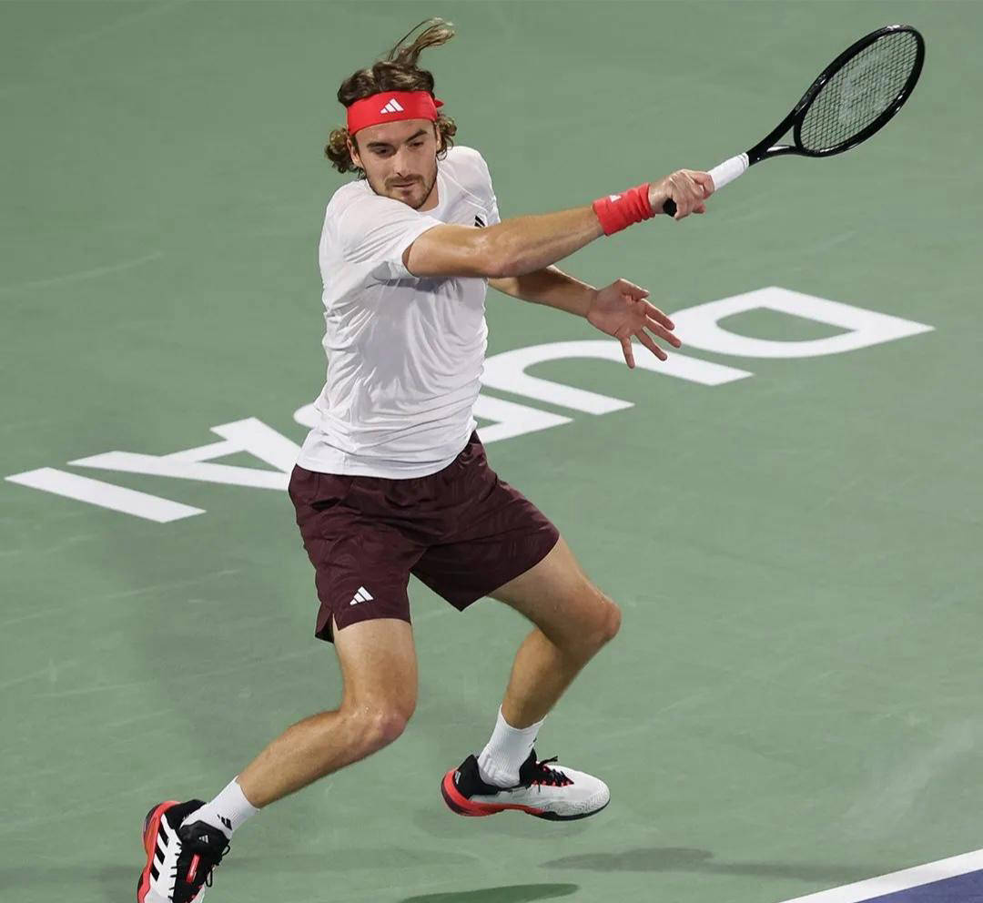 世界网球队鏖战英国网球队,西西帕斯惊艳世界的简单介绍 世界网球队鏖战英国网球队,西西帕斯惊艳世界的简单介绍