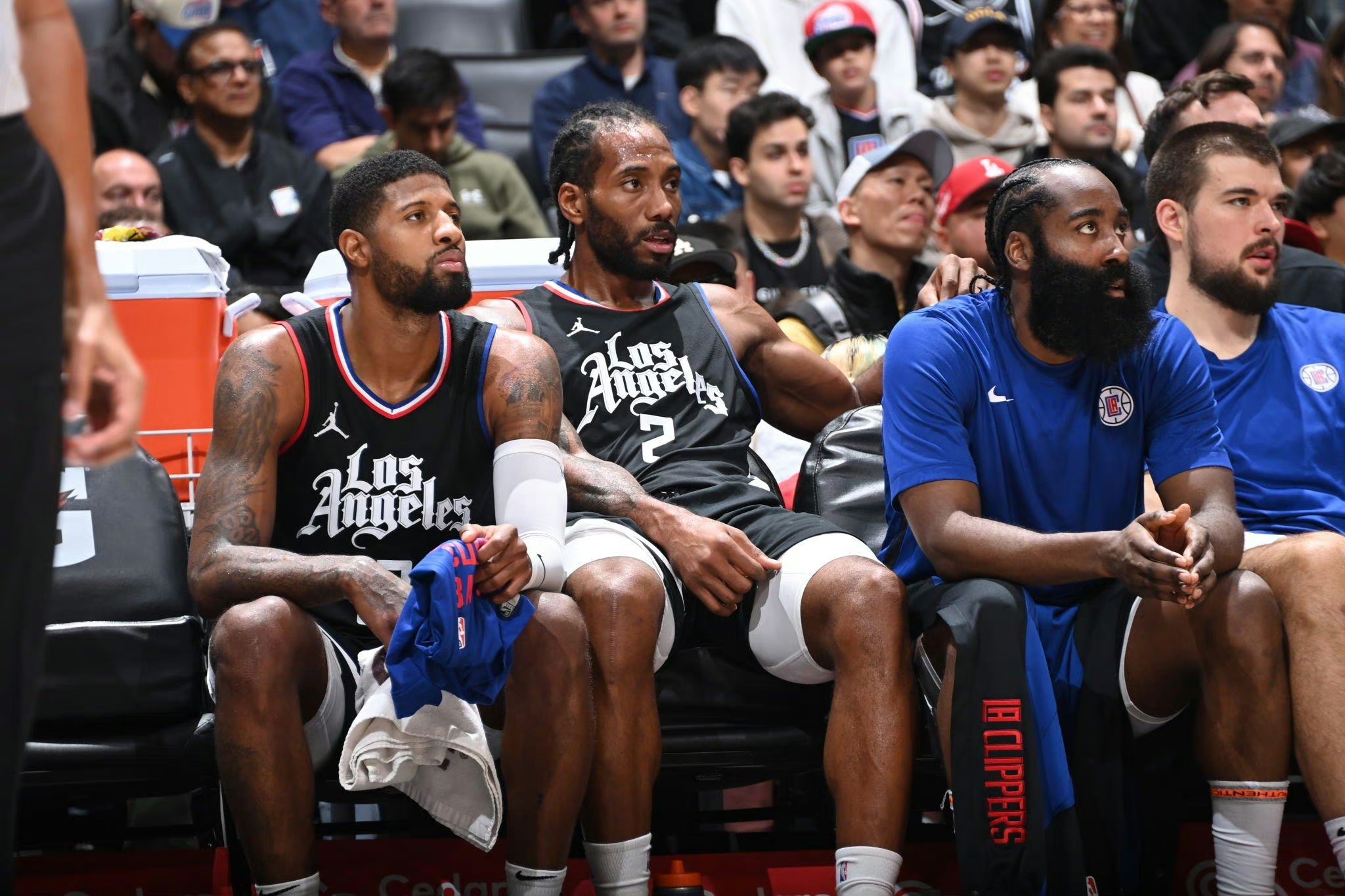 猛龙客场取胜篮网，伦纳德统治全场的简单介绍