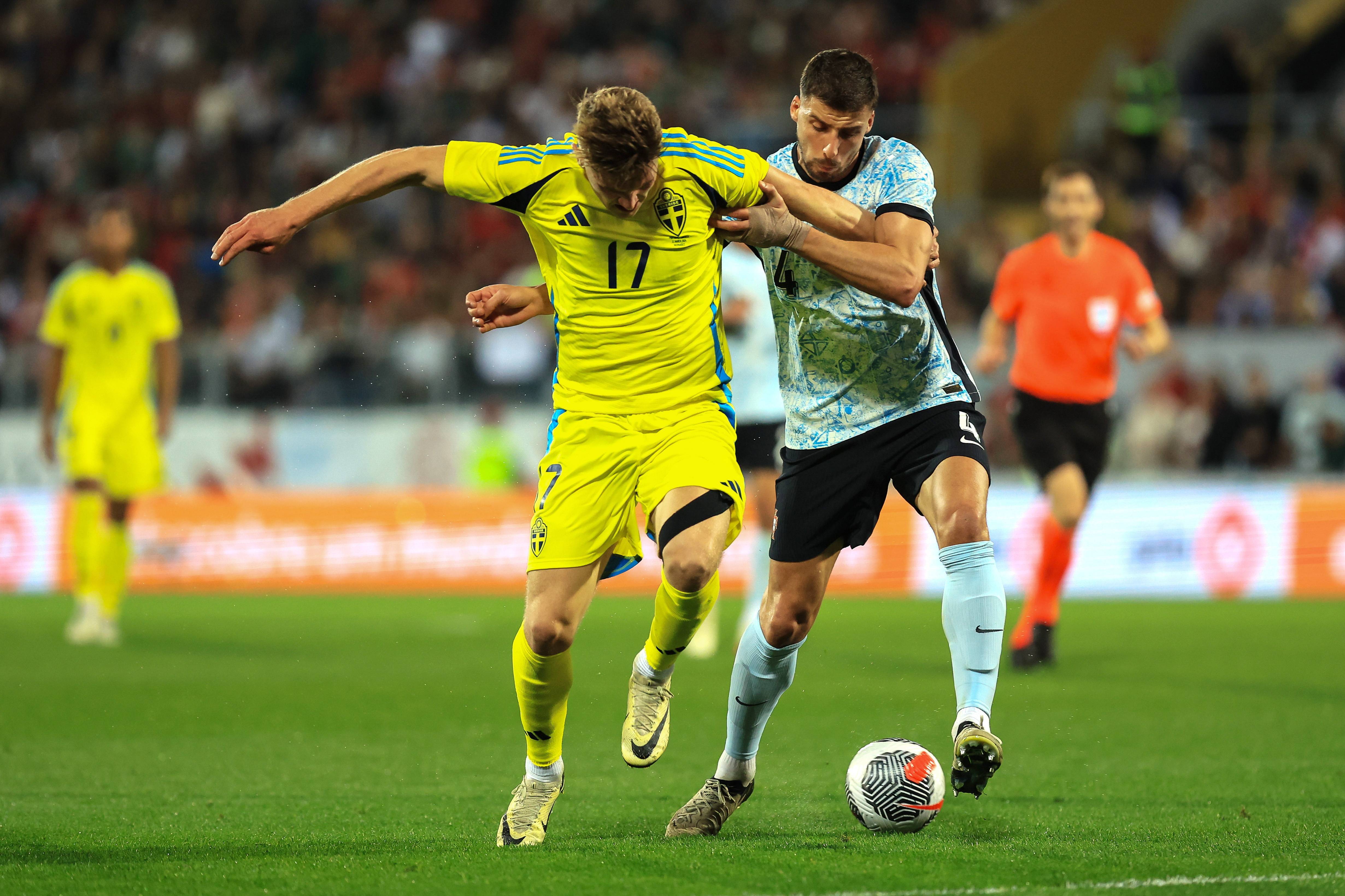 葡萄牙国际足球队球员受伤正接受治疗的简单介绍 葡萄牙国际足球队球员受伤正接受治疗的简单介绍