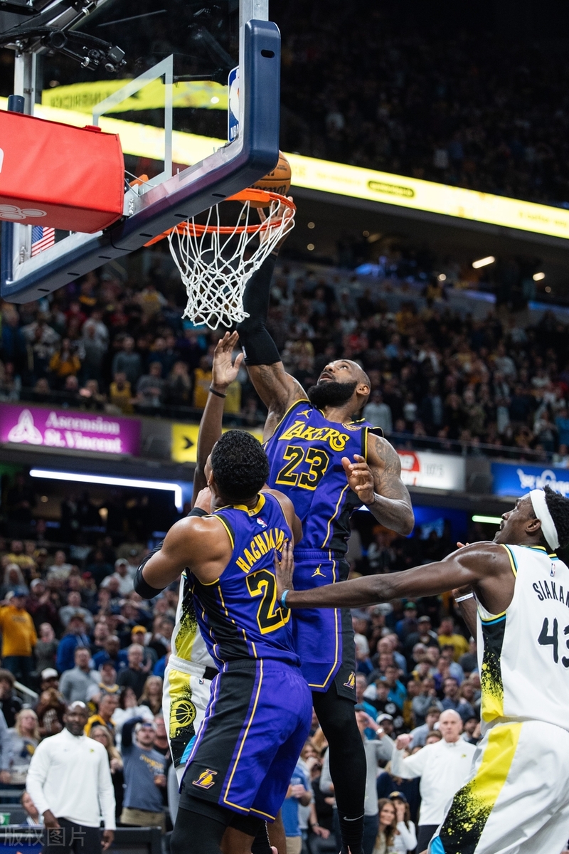 湖人击败活塞,詹姆斯全方位助球队夺胜 湖人击败活塞,詹姆斯全方位助球队夺胜