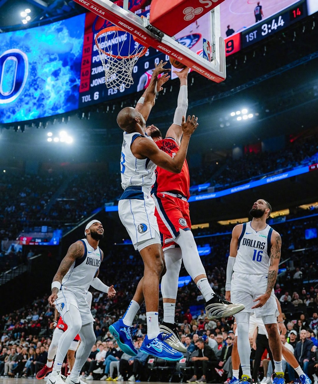 关于独行侠战胜快船，将系列赛拖进抢七局的信息