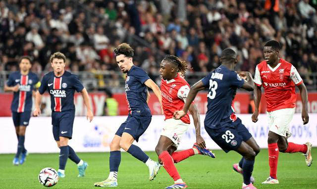 兰斯客场豪取三分,全面表现出色 兰斯客场豪取三分,全面表现出色