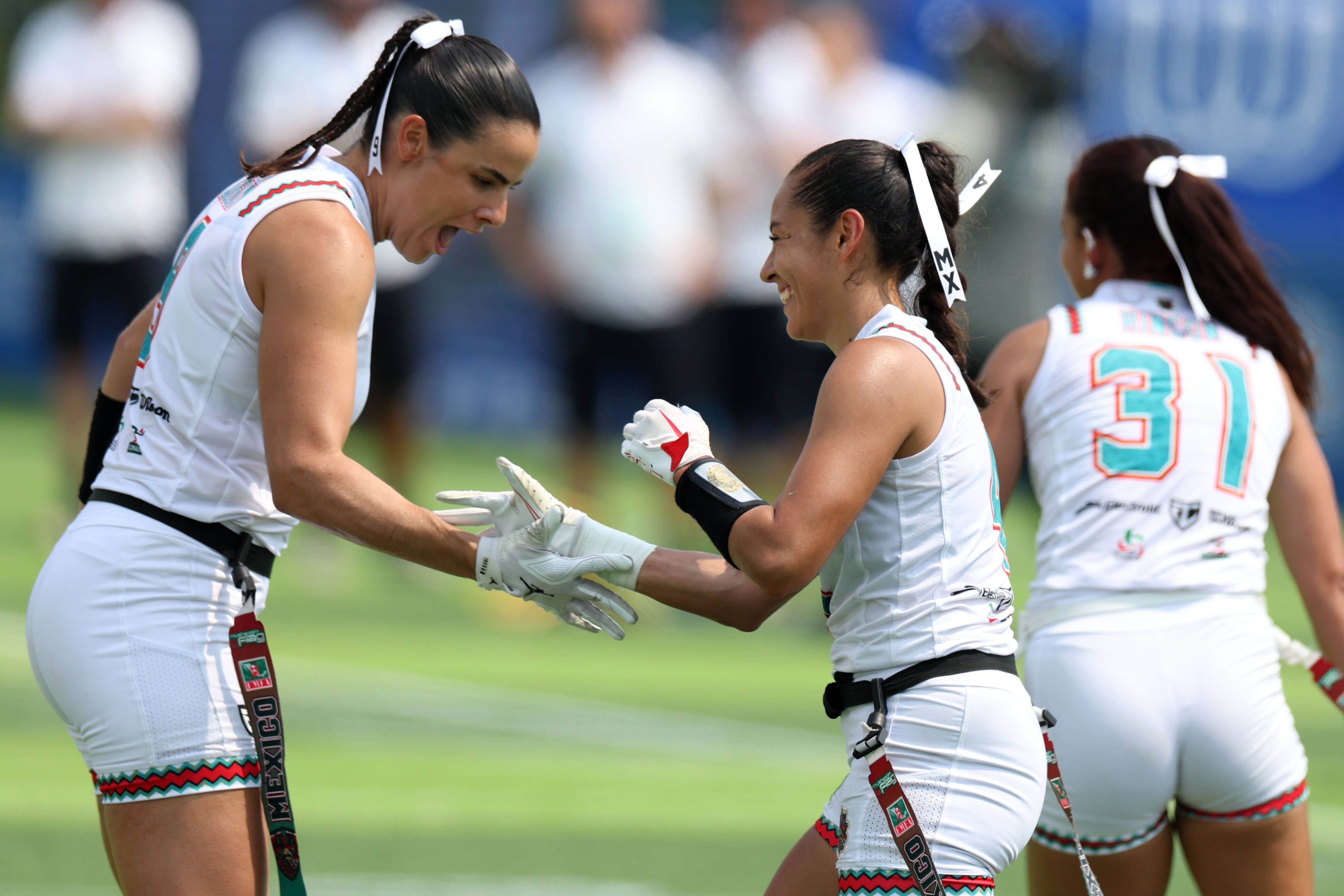 墨西哥男子橄榄球队团结一心，打败强敌的简单介绍