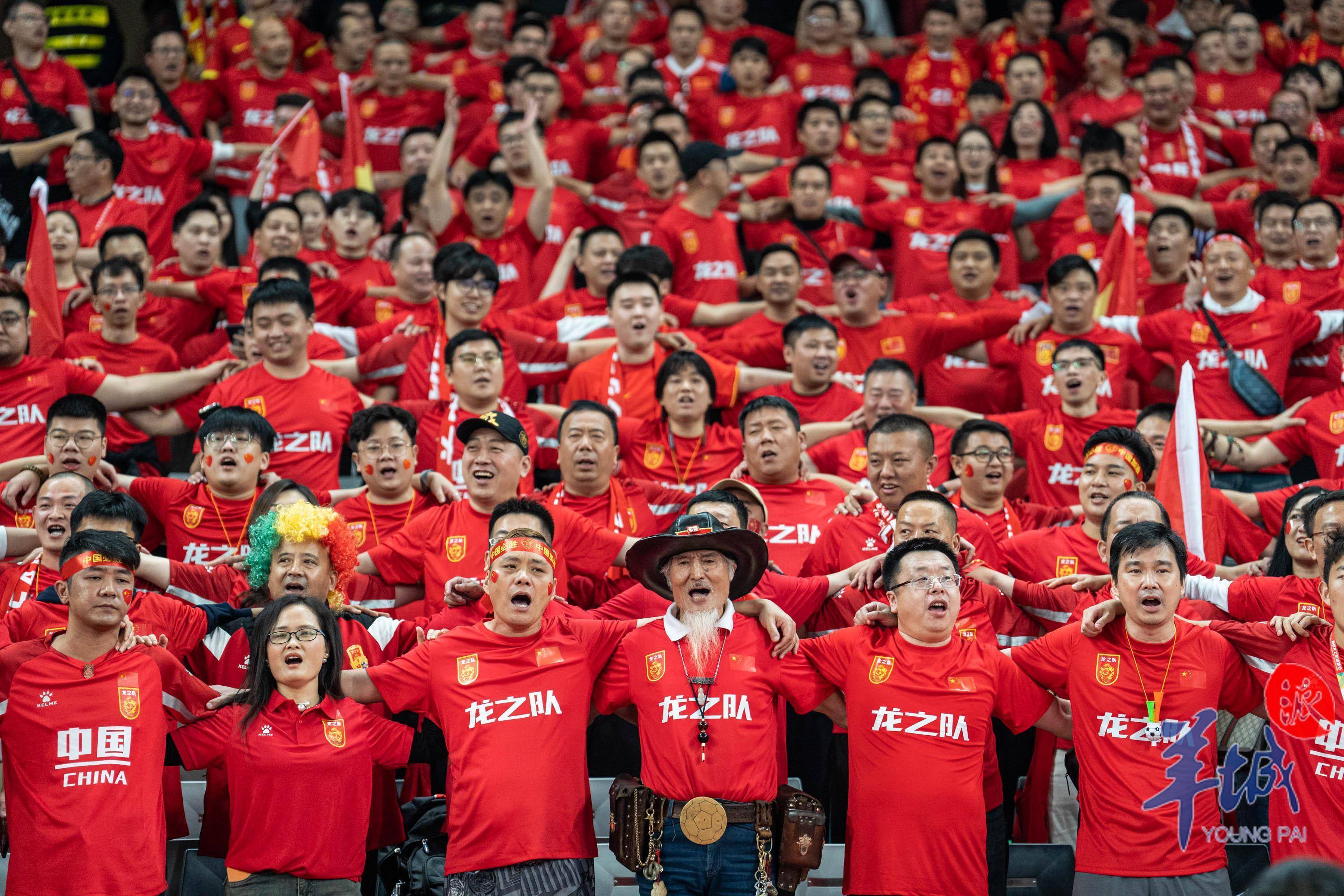 精彩瞬间重现，球迷热议不断