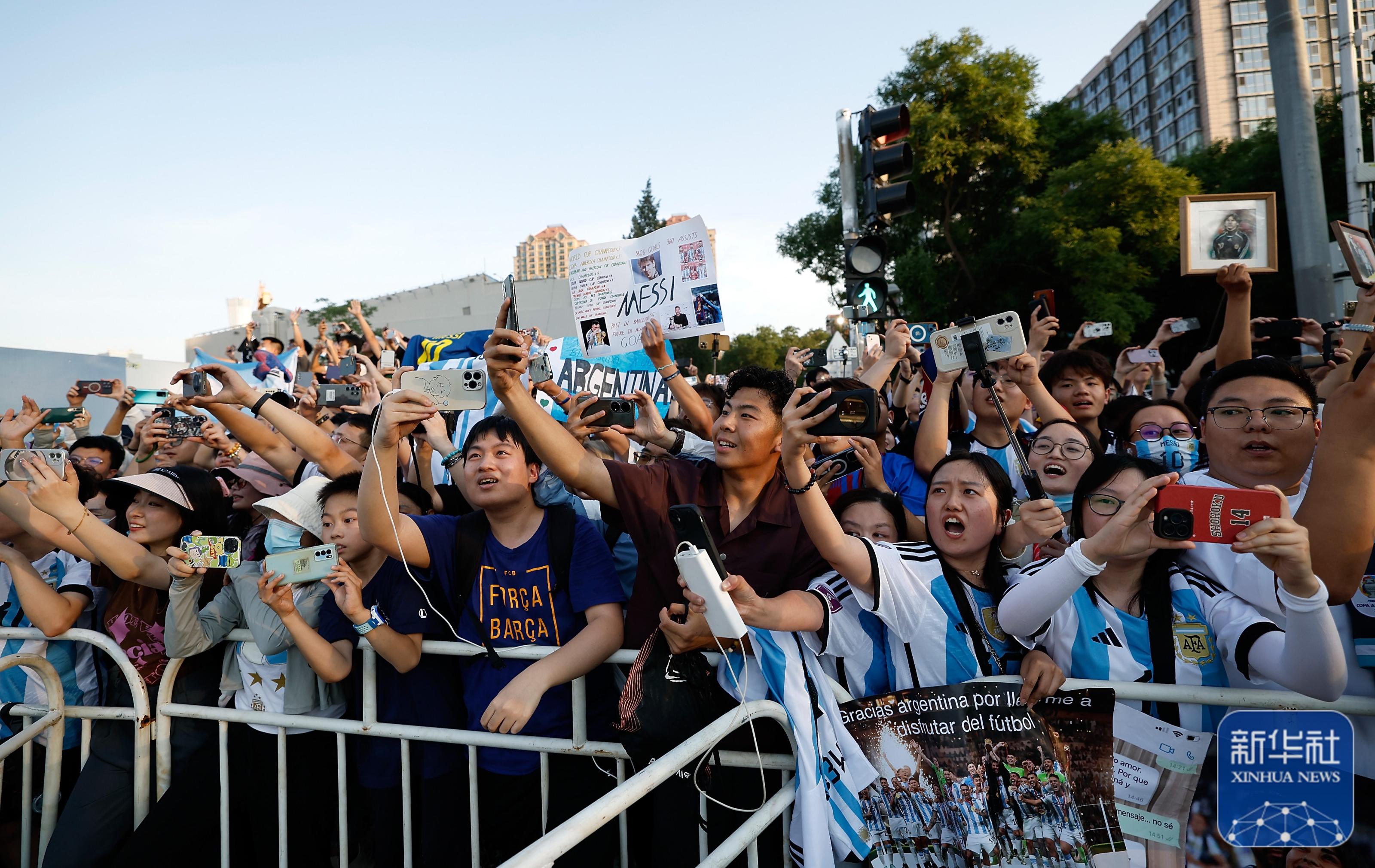 精彩瞬间重现，球迷热议不断