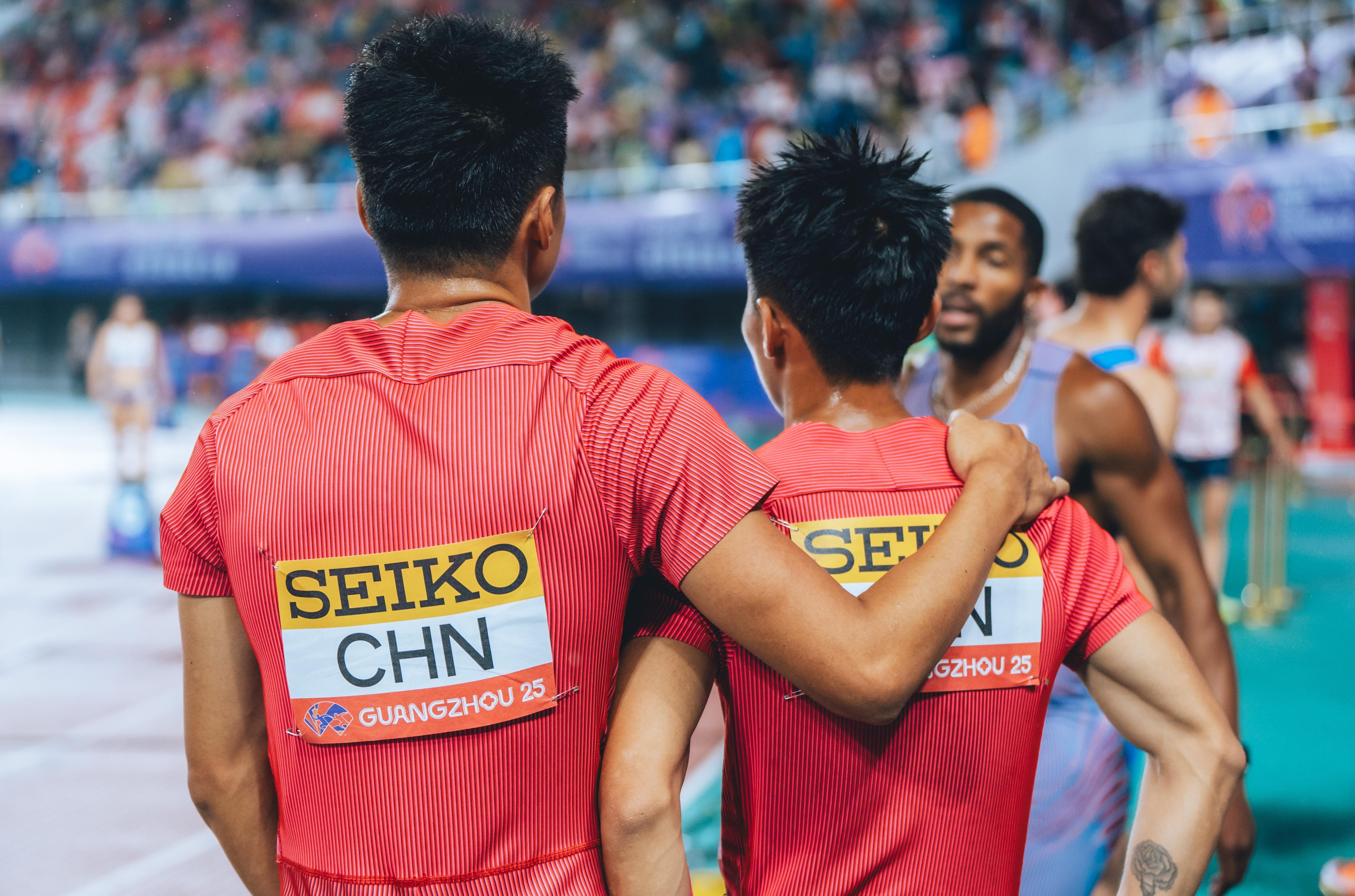 体操选手团队合作默契,共同创造成绩的简单介绍 体操选手团队合作默契,共同创造成绩的简单介绍