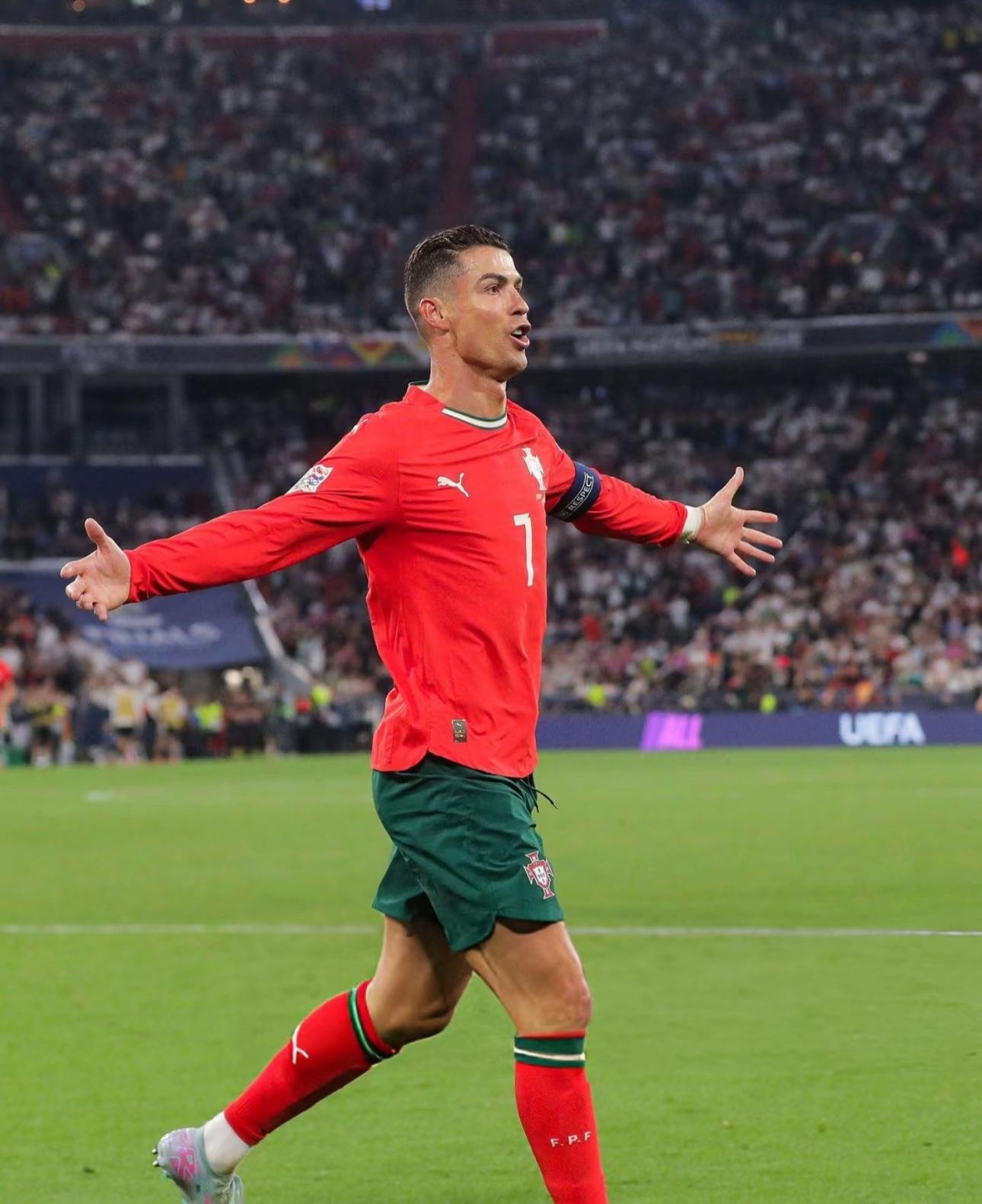 包含西汉姆联球员突破自我，贡献进球的词条