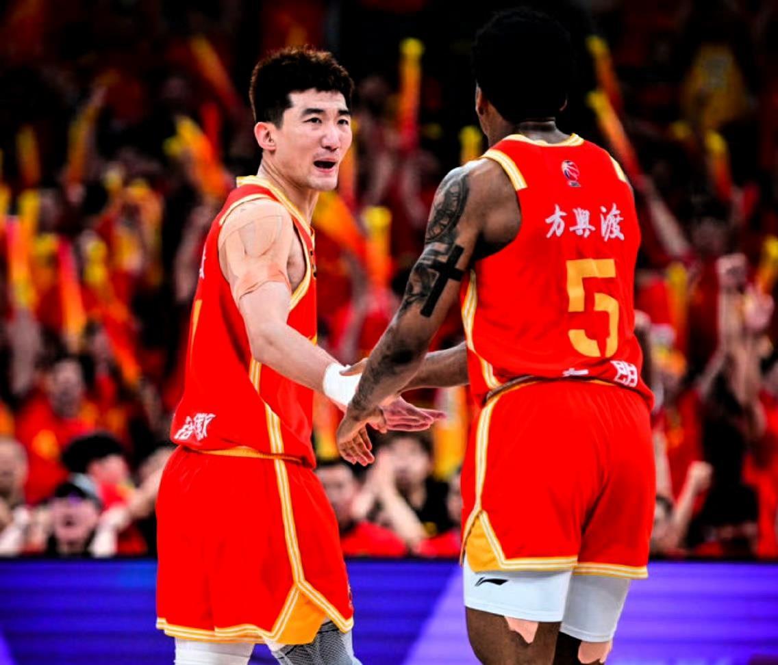 山东队逆转新疆队,孙铭徽点燃赛场 山东队逆转新疆队,孙铭徽点燃赛场