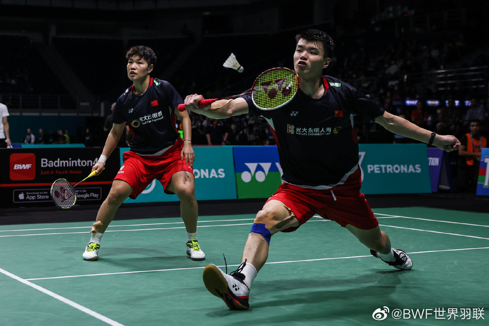 丹麦队碾压泰国队,黄鸭组合带队取胜 丹麦队碾压泰国队,黄鸭组合带队取胜