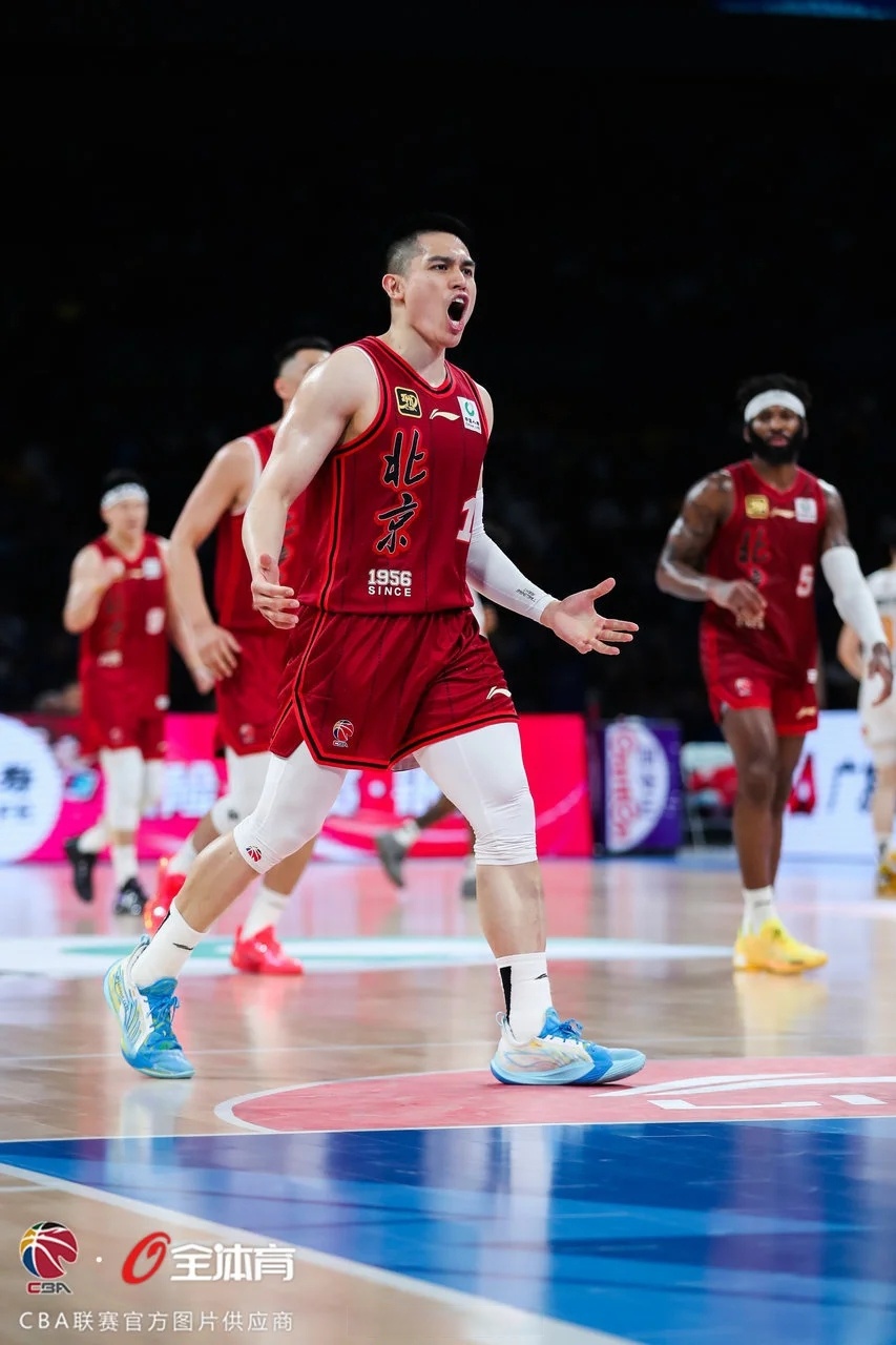 北京队逆转76人,浓眉哥关键制胜 北京队逆转76人,浓眉哥关键制胜