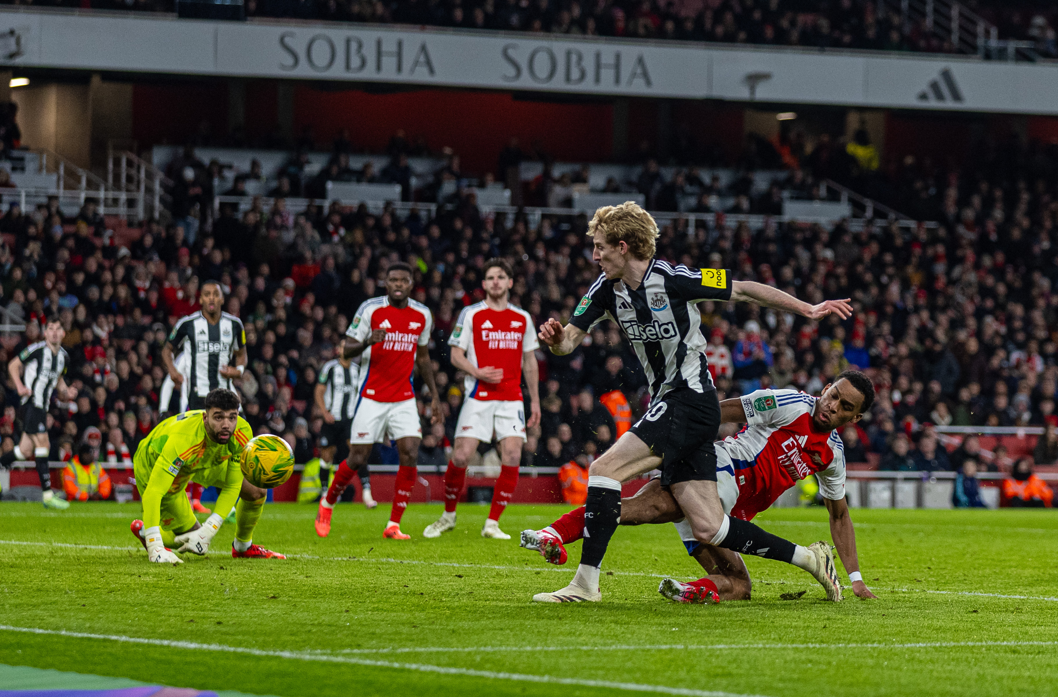 阿森纳鏖战西班牙，孙兴慜惊艳四座的简单介绍